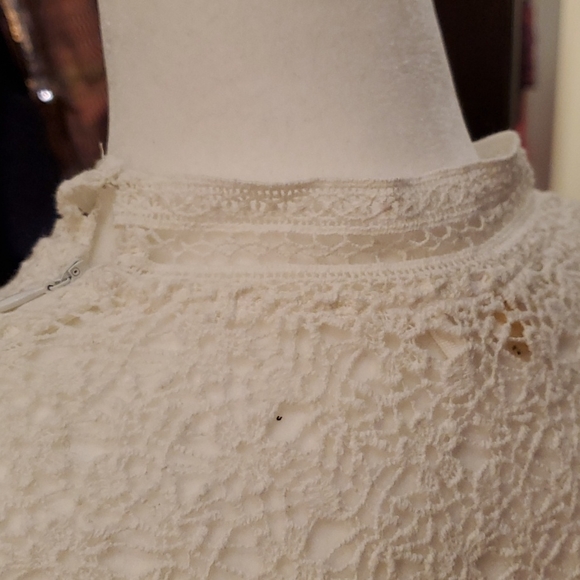 White blouse - Picture 6 of 6